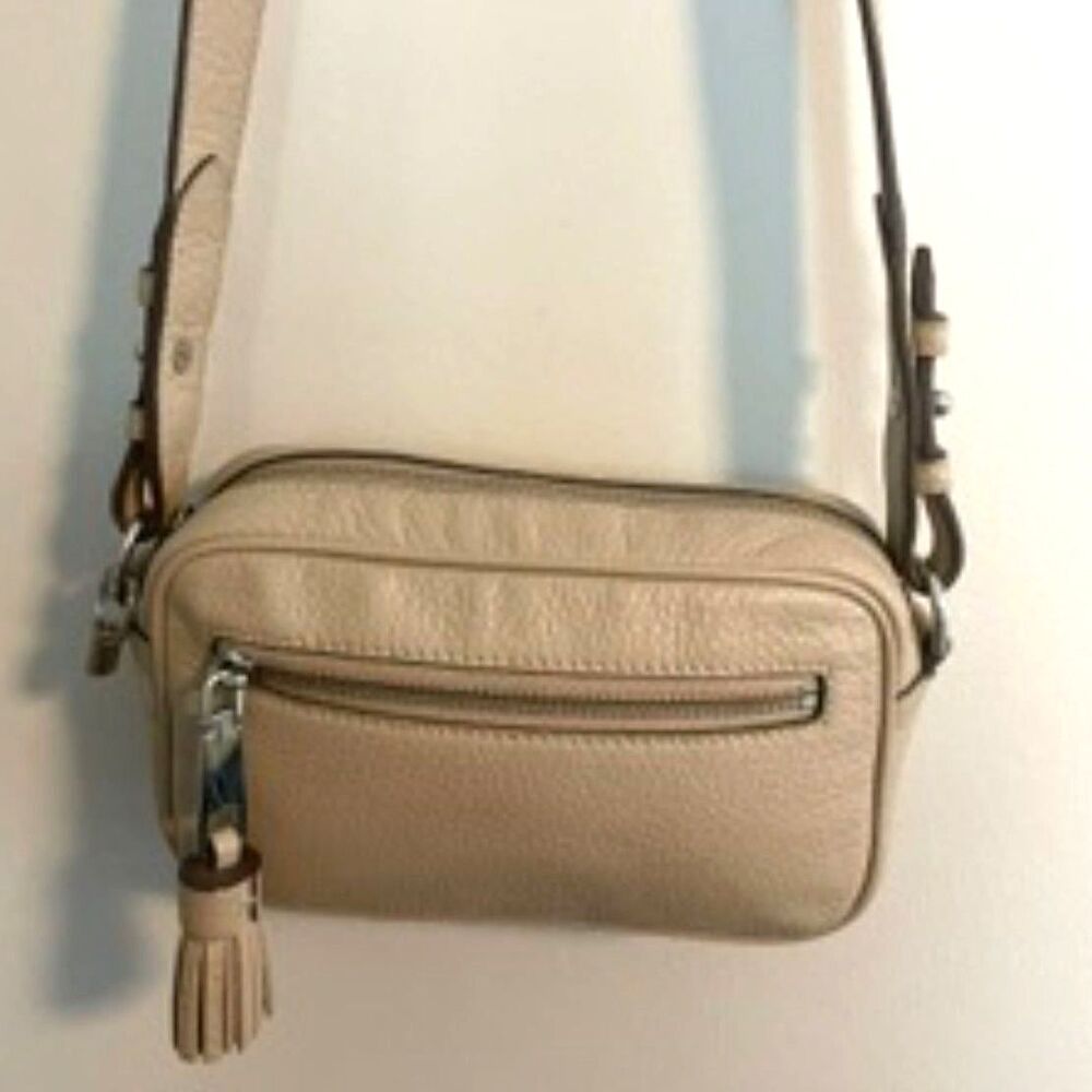 Marc Jacobs Recruit Leather Camera Crossbody Bag has Rare Original Key Charm COA